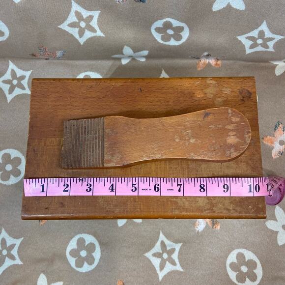 VINTAGE ESQUIRE SHOE VALET DELUXE PAT. PEND. Wooden Shoeshine Box Collectible - Picture 7 of 9